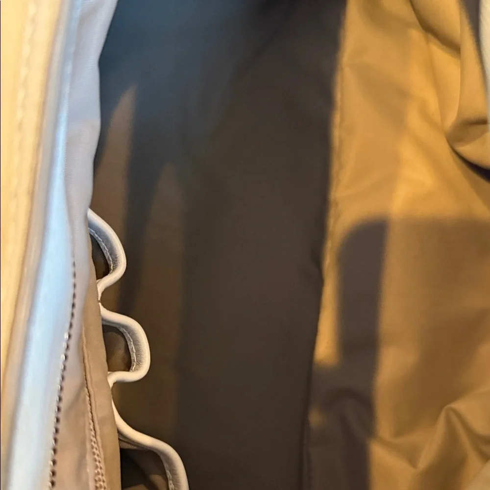 Tumi Cream Leather laptop businessTravel Tote Bag - Picture 7 of 9
